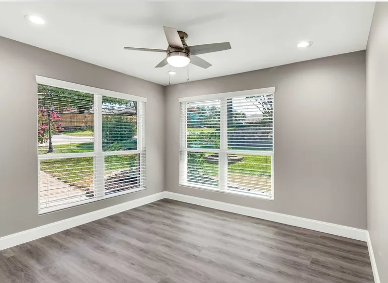 Image of Silver Leaf Rowlett (6)