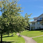 Somerset Lodge Gracious Retirement Living Hawthorn Senior Independent Living in Gladstone, Oregon outdoor walking path