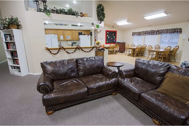 Image of Ashley Manor - Cedar (4)