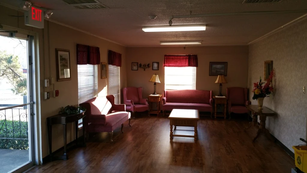 Image of Antlers Manor (5)
