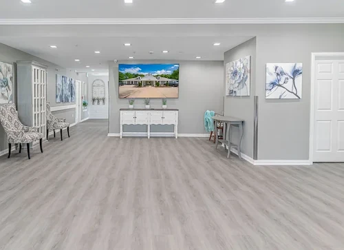 Image of Silver Leaf Denison on Crawford (3)