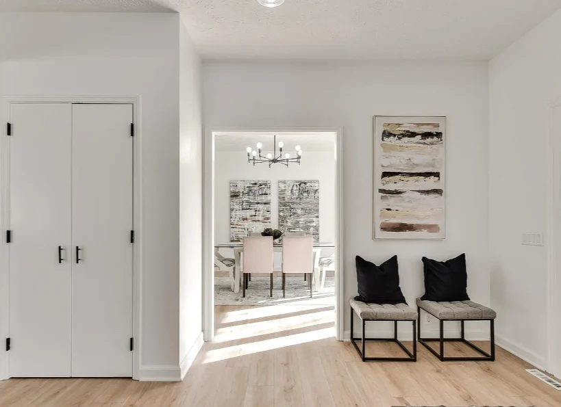 Legato Living Residential Memory Care at Indian Hills senior living community offering assisted living and memory care in Omaha, NE, entryway with a view into the dining room