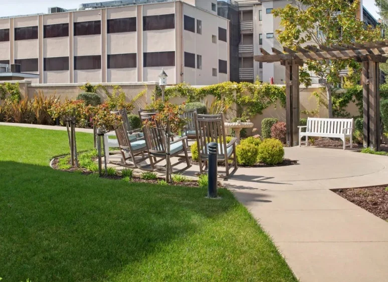 Image of Oakmont of Burlingame (2)