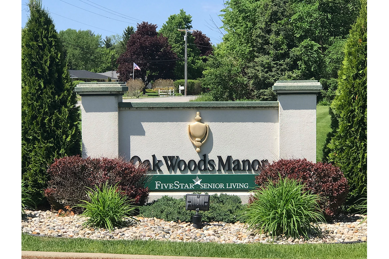 Image of Oak Woods Manor (4)