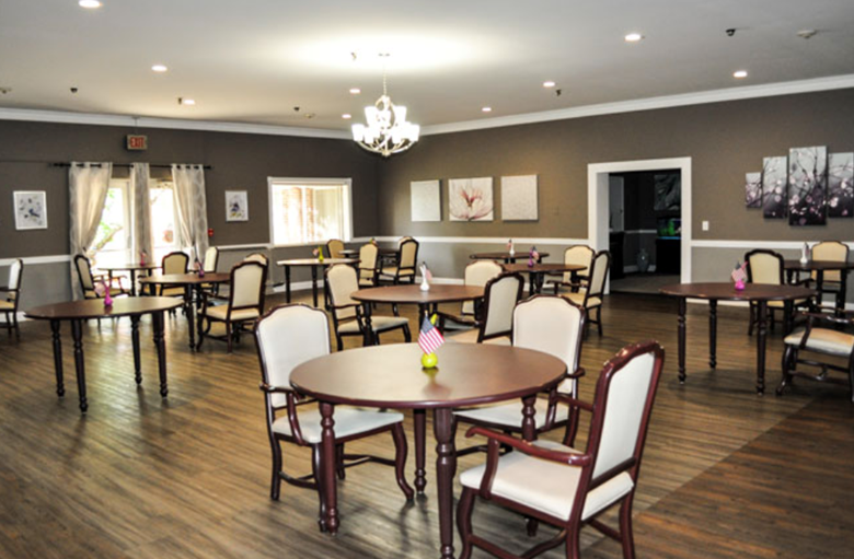 American House Westland Venoy Senior Living in MI dining room