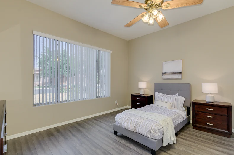 Image of Alder Leaf at Summit Shadows (7)