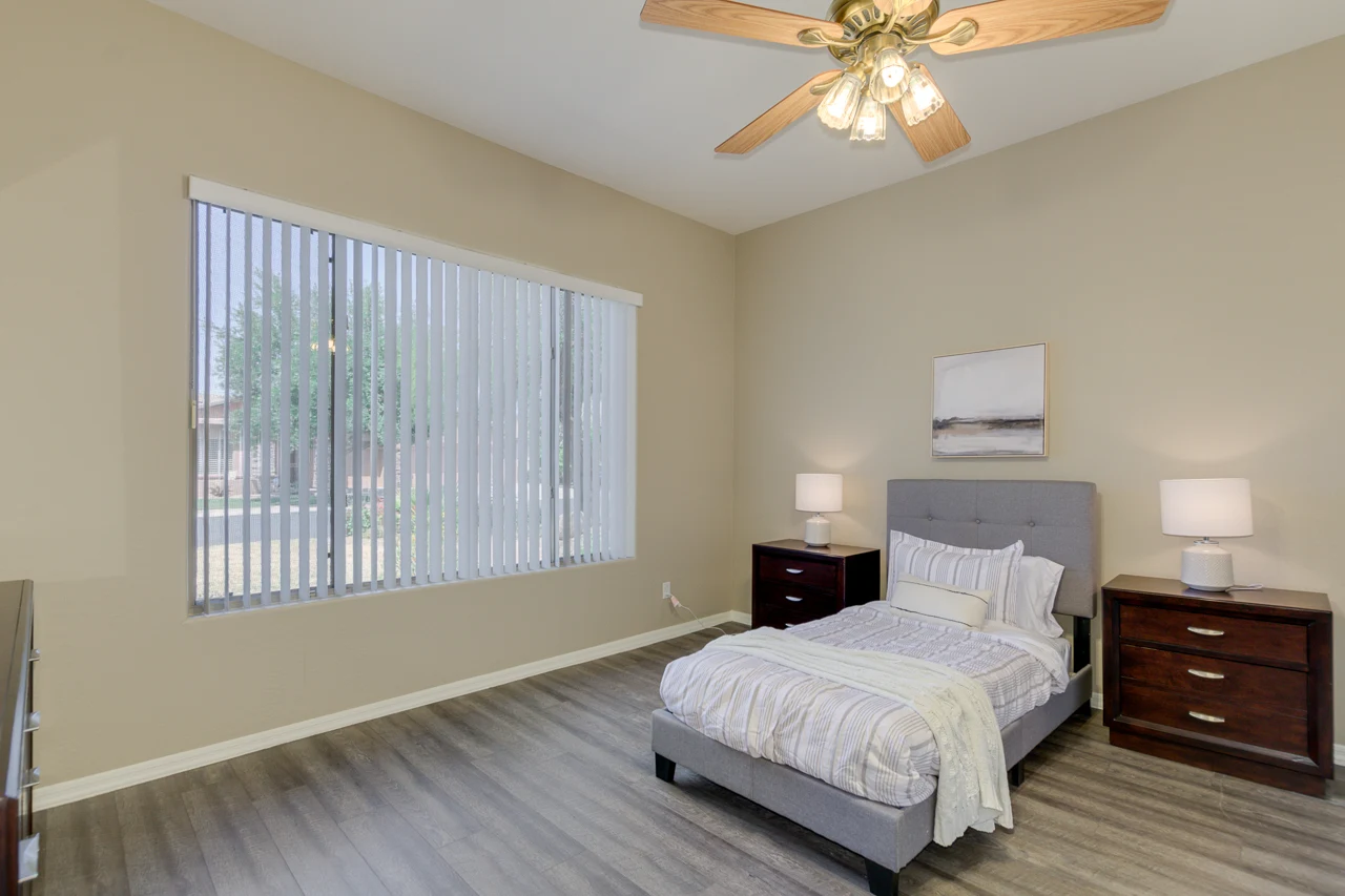 Image of Alder Leaf at Summit Shadows (7)