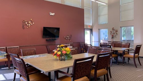 Suncrest Village independent senior living apartments in Newton, Iowa community media dining room