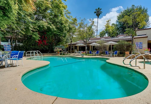 The Oaks of Pasadena pool