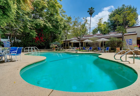 The Oaks of Pasadena pool