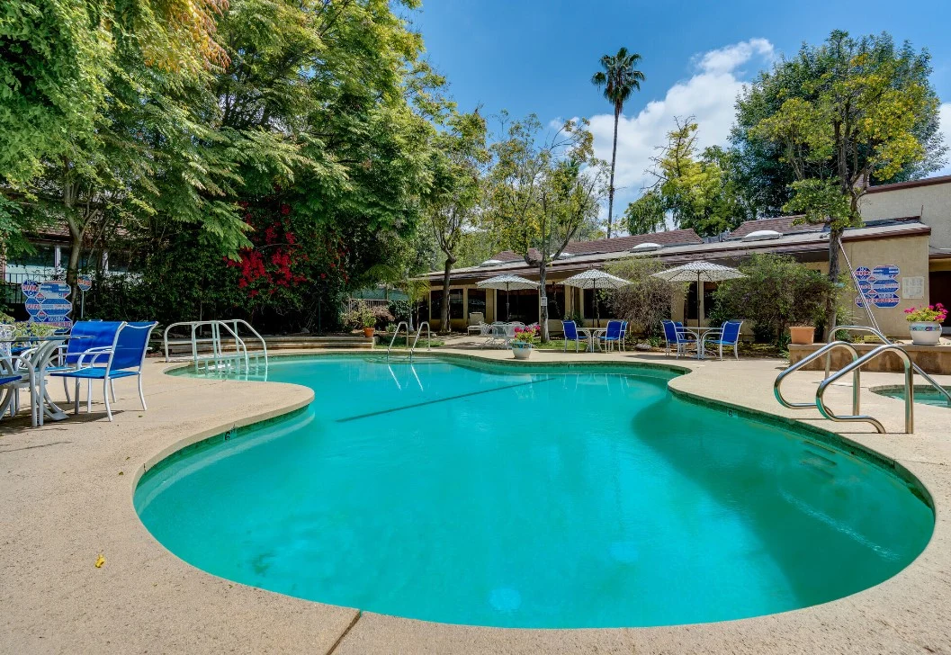 The Oaks of Pasadena pool