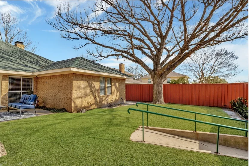 Image of Silver Leaf Plano (7)