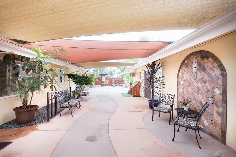 Image of La Mesa Healthcare Center (2)