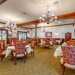 The Oaks of Pasadena community dining room