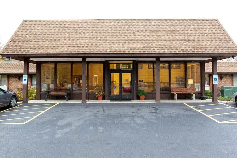 Image of Crystal Pines Rehabilitation & Health Care Center (3)
