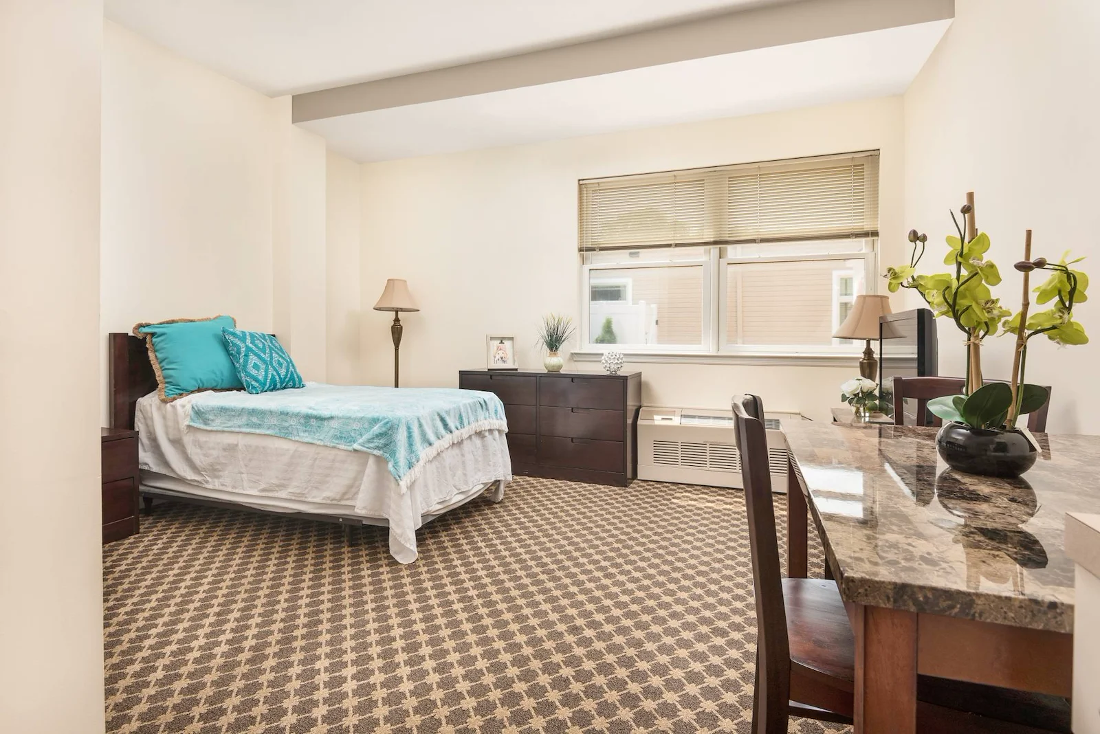 Image of Spring Oak at Vineland (7)