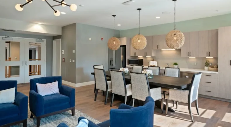 The Barclay at Tuckahoe dining and lounge area