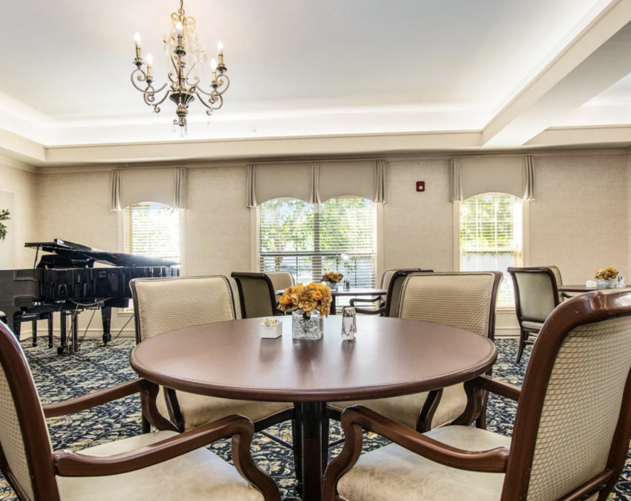 Image of Oakmont Manor (3)