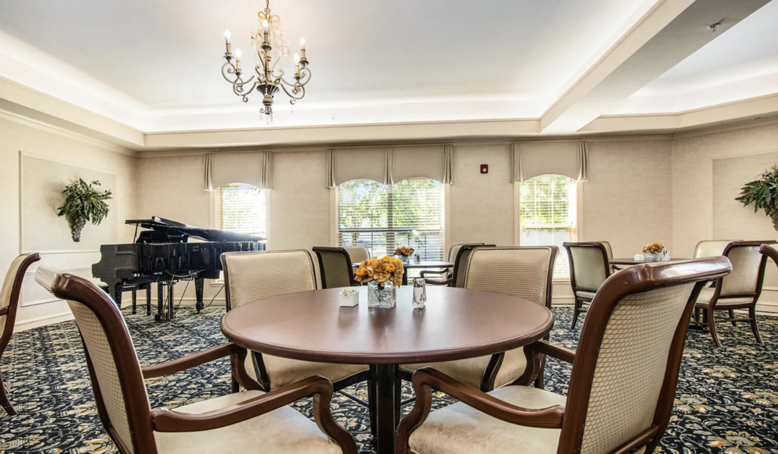 Image of Oakmont Manor (3)
