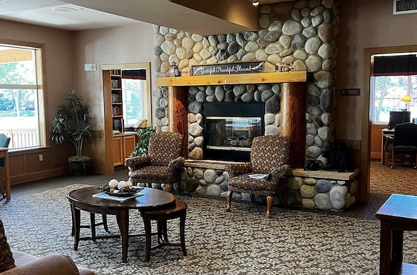Vineyard Park of Sumner Independent and Assisted Living common sitting area by fireplace