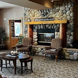 Vineyard Park of Sumner Independent and Assisted Living common sitting area by fireplace