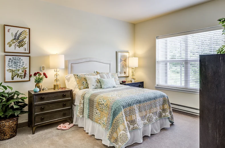 Heatherwood Gracious Retirement Living Hawthorn Senior Independent Living in Tewksbury, Massachusetts apartment bedroom