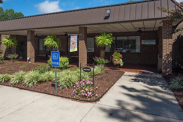 Image of White Oak Manor - Burlington (1)