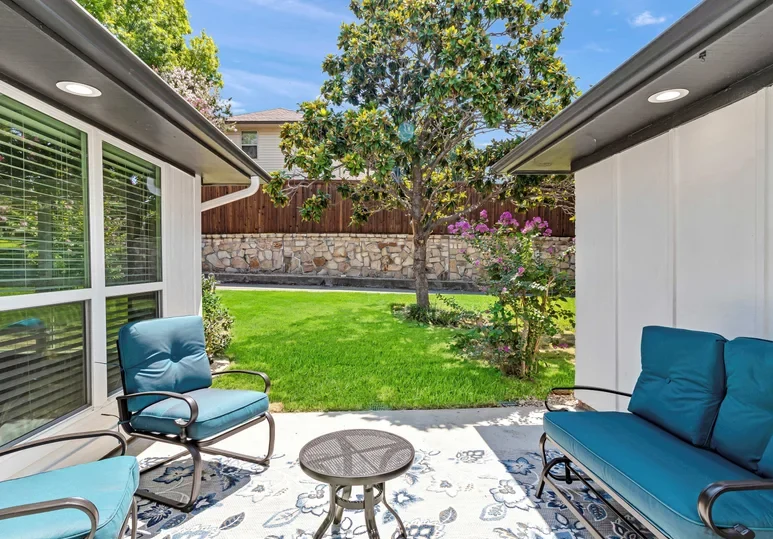 Image of Silver Leaf Rowlett (7)