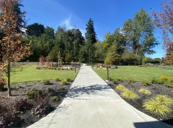 Fieldstone Memory Care of Bainbridge outdoor space