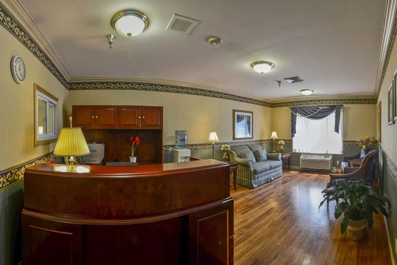 Image of River Oaks Healthcare Center (4)