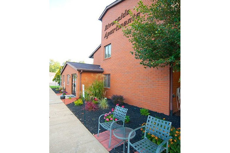 Image of Riverside Manor Apartments (1)