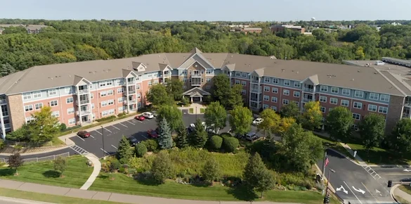 Image of Applewood Pointe of Woodbury Cooperative (1)