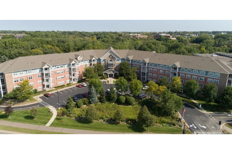 Image of Applewood Pointe of Woodbury Cooperative (1)