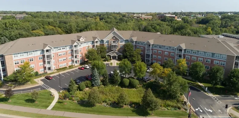 Image of Applewood Pointe of Woodbury Cooperative (1)