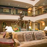 Las Fuentes Resort Village senior living in Prescott, AZ offering independent living, assisted living, and memory care, lobby sitting area