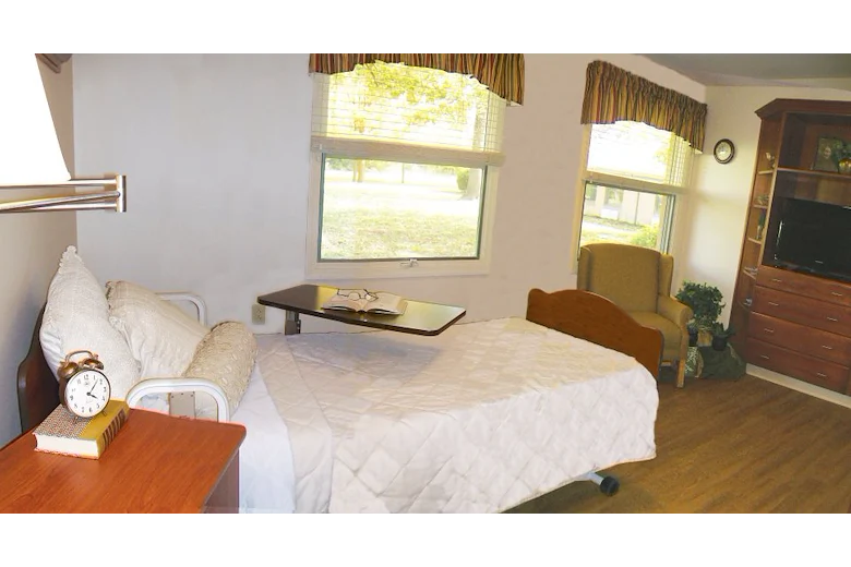 Image of Roselawn Manor (9)
