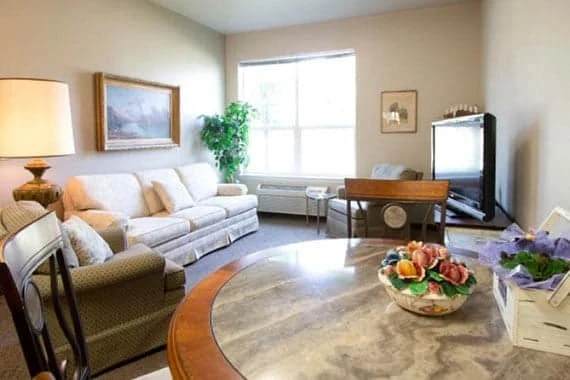 Wenatchee Senior Living by Cogir senior living community offering independent living, assisted living, and respite care in Wenatchee, WA, apartment living and dining area