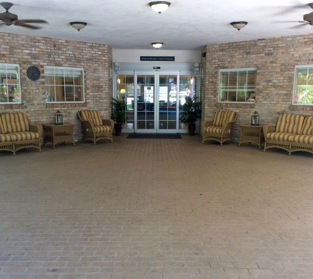 Charter Senior Living of Gainesville, Florida, front entrance