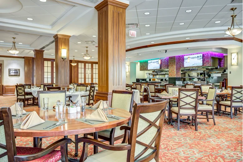 Image of Lake Forest Place (7)