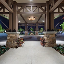 Alto Clermont, senior living community offering assisted living, memory care, and respite care in Clermont, FL, covered drive-through entrance  