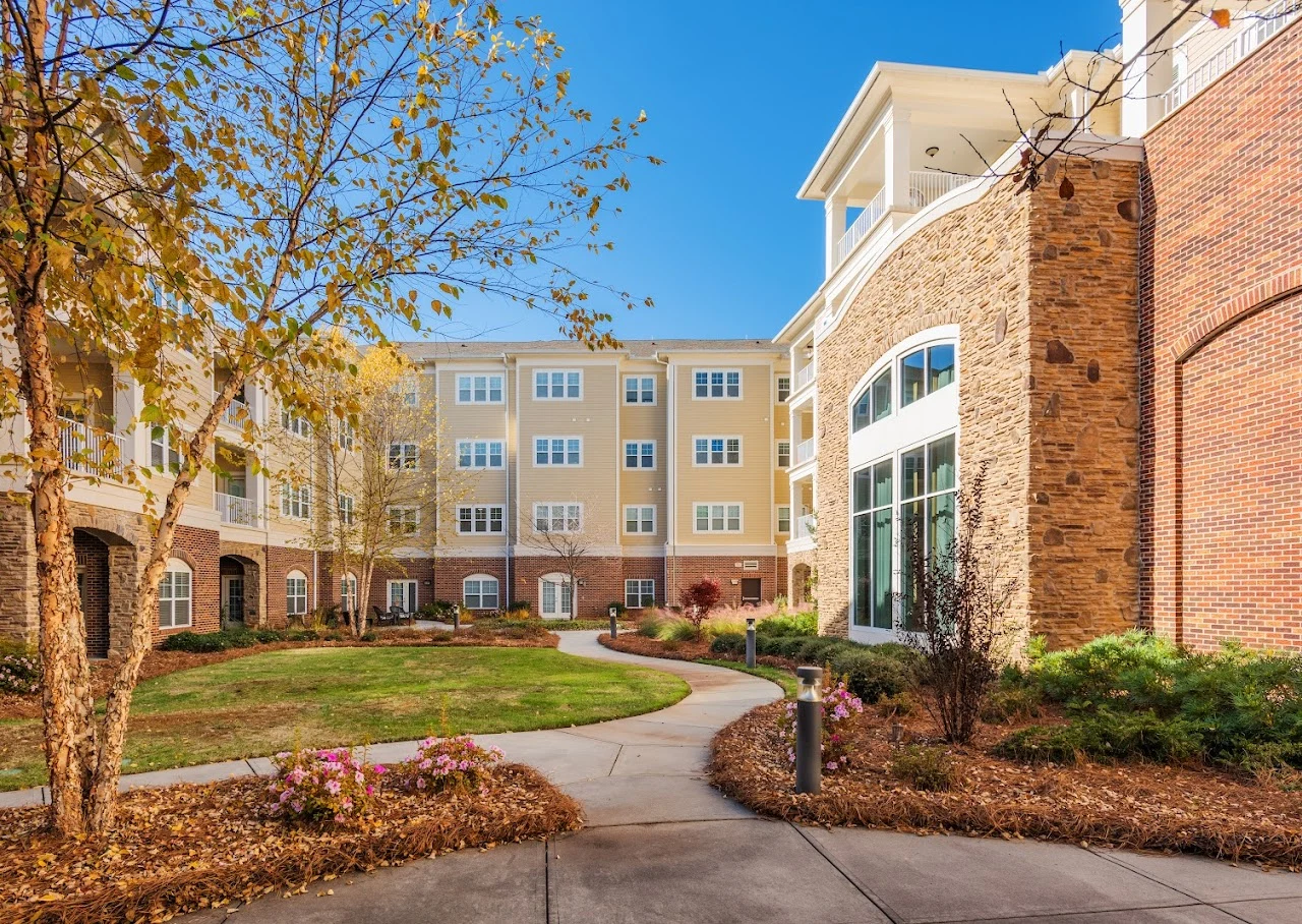 Brightmore of South Charlotte senior living community offering independent living, assisted living, and memory care in Charlotte, NC, outdoor space with a walking path