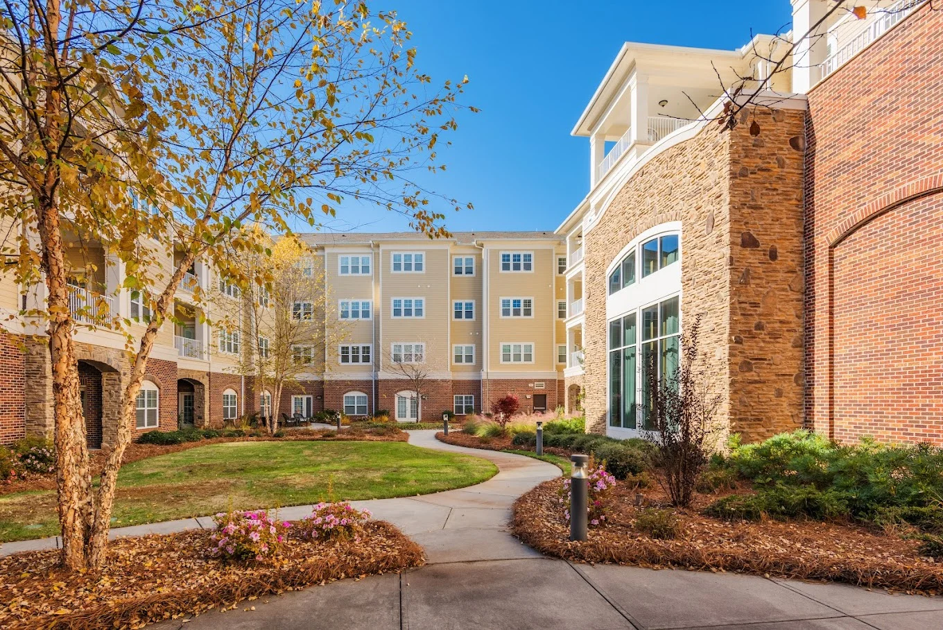 Brightmore of South Charlotte senior living community offering independent living, assisted living, and memory care in Charlotte, NC, outdoor space with a walking path
