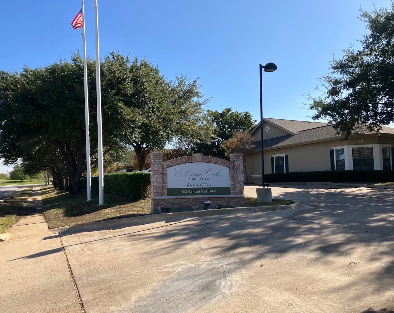 Colonial Oaks at Arlington, TX, community sign