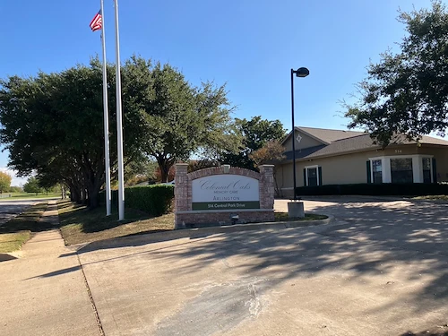 Colonial Oaks at Arlington, TX, community sign