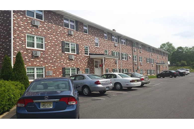 Image of Bridgetowne Arms Apartments (2)