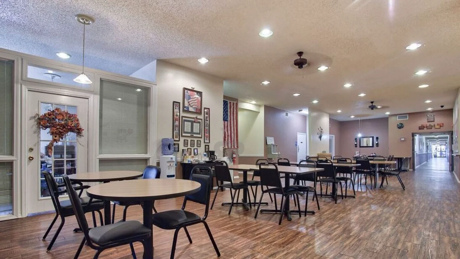 Image of West Edison Plaza Apartments (4)