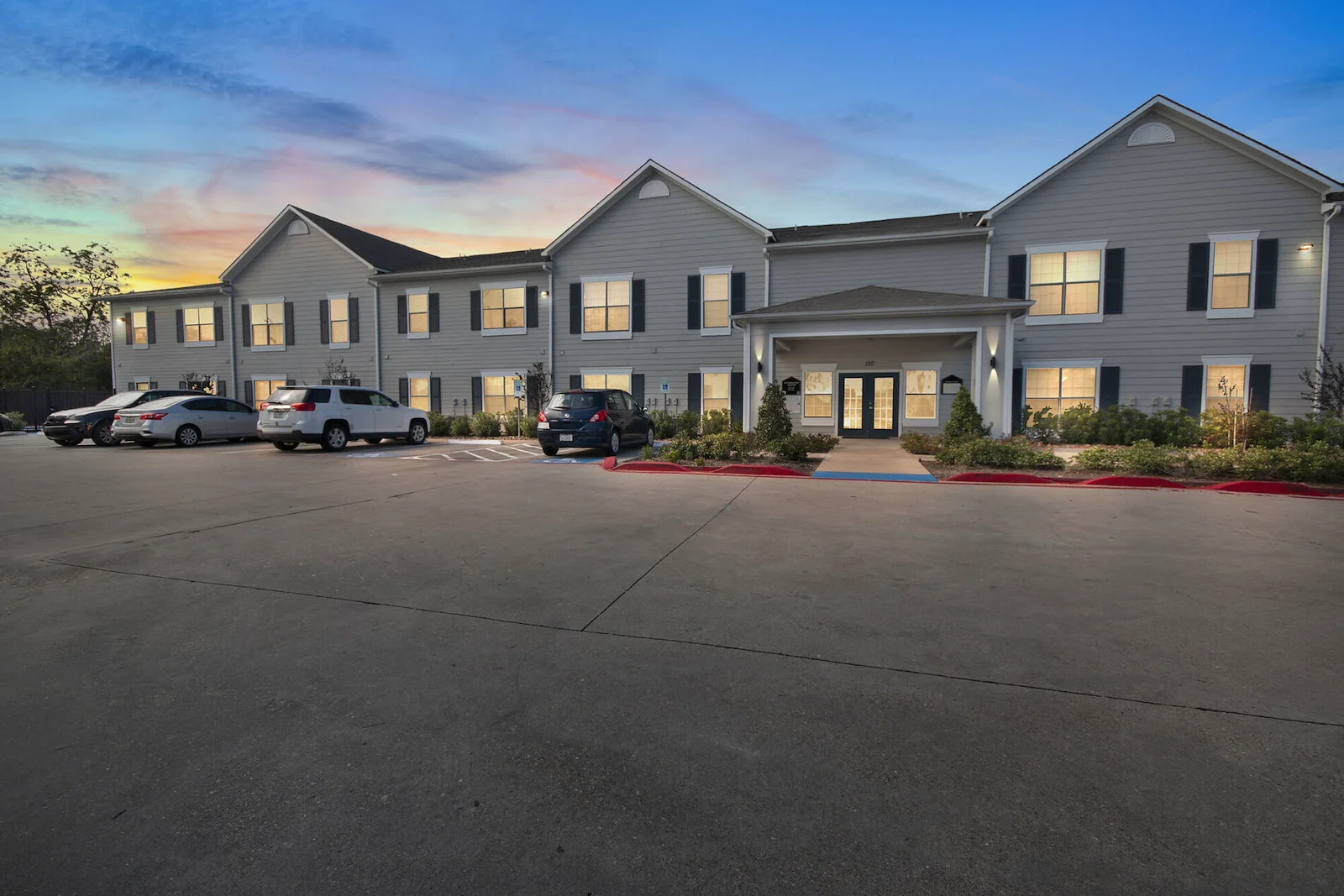 Image of Lake Jackson Manor (1)