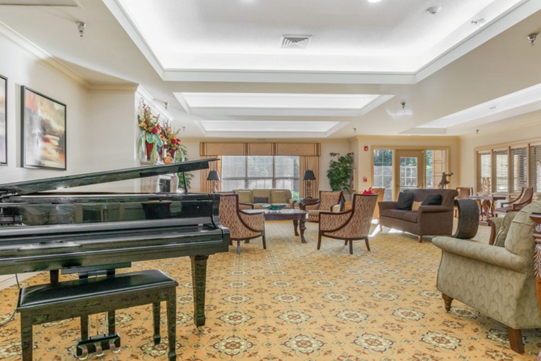 Image of Oakmont Sterling (7)