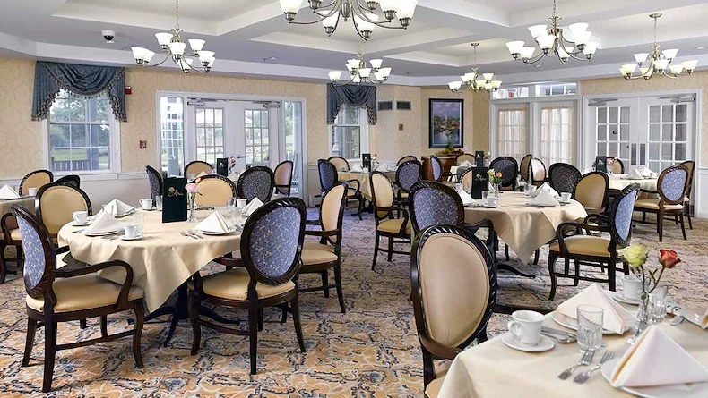 Image of Atria Aquidneck Place (4)