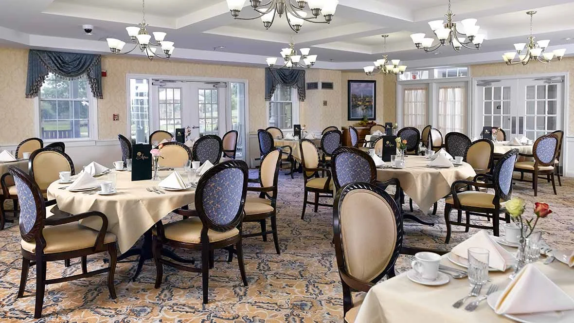 Image of Atria Aquidneck Place (4)